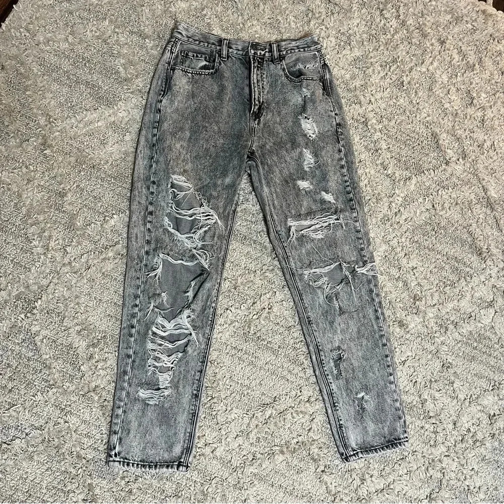 American Eagle 4 Mom Jeans Gray Acid Wash Distressed Denim Hi Rise Tapered Leg